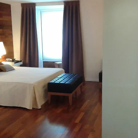 Hospederia Monasterio San Juan De La Pena ホテル 4*