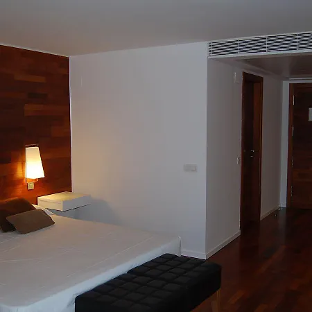 ホテル Hospederia Monasterio San Juan De La Pena サン・ファン・デ・ラペーニャ