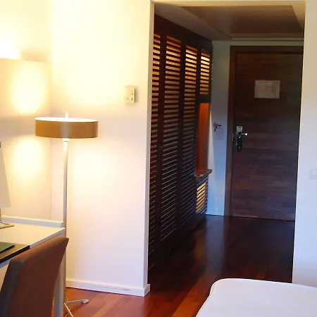 ホテル Hospederia Monasterio San Juan De La Pena サン・ファン・デ・ラペーニャ