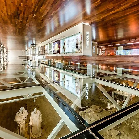 ホテル Hospederia Monasterio San Juan De La Pena 4*