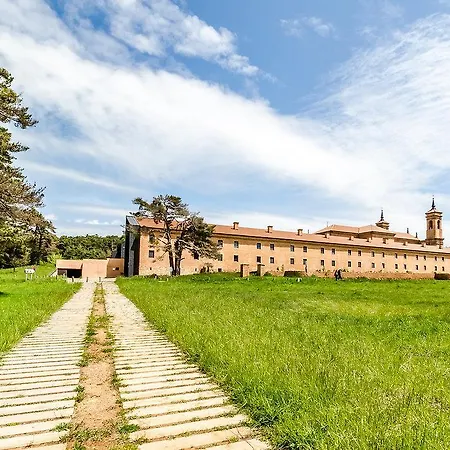 ホテル Hospederia Monasterio San Juan De La Pena サン・ファン・デ・ラペーニャ