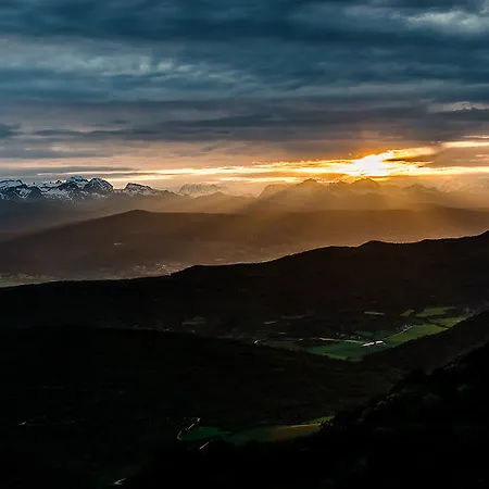 ホテル Hospederia Monasterio San Juan De La Pena